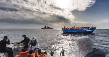 Stire din Actualitate : O nouă tragedie  în Mediterana. Cinci persoane au murit, alți 300 de migranți au fost salvați