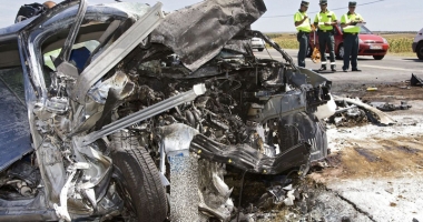 Stire din Eveniment : Un băiețel de 8 ani  și bunica sa, morți  într-un accident, mama în comă. Familia  caută bani pentru repatrierea trupurilor