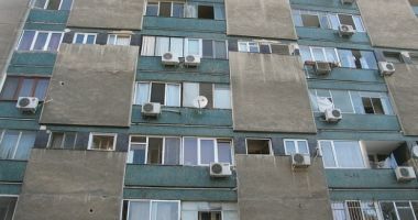 Stire din Eveniment : O CONSTĂNȚEANCĂ DE 31 DE ANI S-A ARUNCAT DE LA ETAJUL NOUĂ! Este în stare gravă, dar a supraviețuit