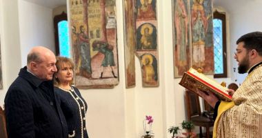 Stire din Actualitate : Traian şi Maria Băsescu sărbătoresc nunta de aur. "50 de ani împreună. Martor ne-a fost familia"