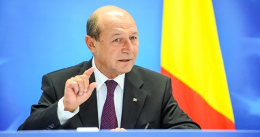 Stire din Politică-Administrație : Traian Băsescu a promulgat majorarea salariilor primarilor