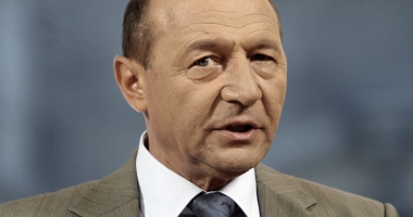 Stire din Politică-Administrație : Traian Băsescu: "Dacă voi decide să candidez, voi conduce o listă"