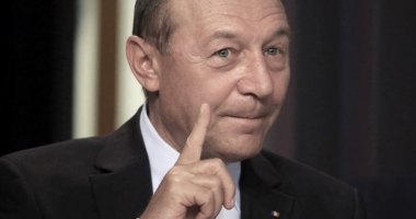 Stire din Politică-Administrație : Băsescu despre premierul Sorin Grindeanu: "E prea mare căciula pentru dânsul"