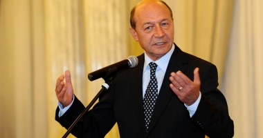 Stire din Politică-Administrație : Traian Băsescu propune dezbateri  pe soluții