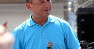 Stire din Politică-Administrație : Traian Băsescu crede că e mult prea scurtă campania pentru referendum