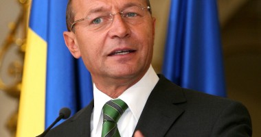 Stire din Politică-Administrație : "Absența lui Băsescu de la aniversarea Senatului, anormală"