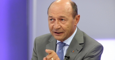 Stire din Politică-Administrație : Traian Băsescu: "Premierul Tudose trebuie să-i spună lui Dragnea stop joc"