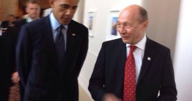 Stire din Politică-Administrație : Traian Băsescu, discuții cu Barack Obama la Summitul NATO