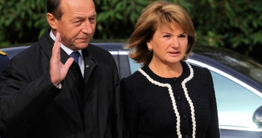 Traian Băsescu depune jurământul pentru a deveni cetățean moldovean