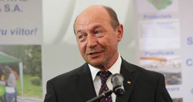 Stire din Politică-Administrație : Traian Băsescu: "Până pe  10 octombrie, mă înscriu în PMP"