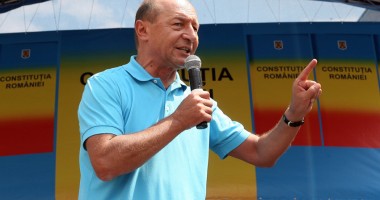Stire din Politică-Administrație : "Unii proprietari ai hotelurilor unde se votează ar fi controlați de primarul Radu Mazăre"
