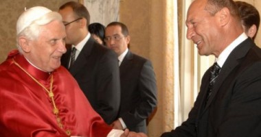 Stire din Politică-Administrație : A început întâlnirea dintre președintele Traian Băsescu și Papa Benedict al XVI-lea