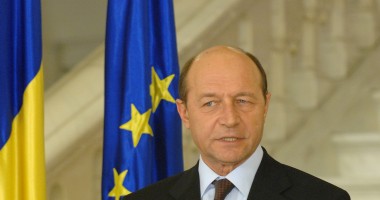 Stire din Politică-Administrație : Traian Băsescu critică decizia Guvernului de a cumpăra mașini
