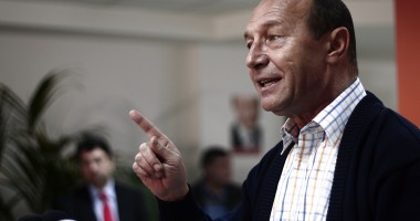 Stire din Politică-Administrație : Băsescu a făcut o baie de mulțime la Chișinău