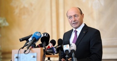 Stire din Politică-Administrație : Traian Băsescu a promulgat legea privind câinii comunitari