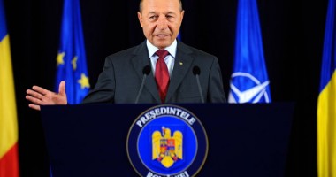 Stire din Politică-Administrație : Băsescu: Sunt gata să-mi depun mandatul cu cei 588 de parlamentari, pentru alegeri simultane