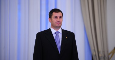 Stire din Politică-Administrație : "Responsabilitatea pentru modificarea Statutului parlamentarilor revine în totalitate USL"