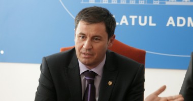 Stire din Politică-Administrație : Ce spune ministrul Traian Igaș despre suspendarea lui Traian Băsescu