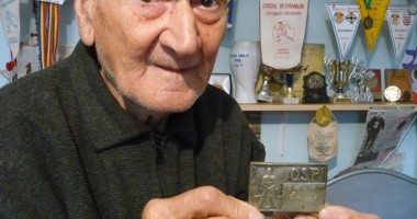 Stire din Sport : Primăria Găești i-a acordat o diplomă de excelență atletului Traian Petcu
