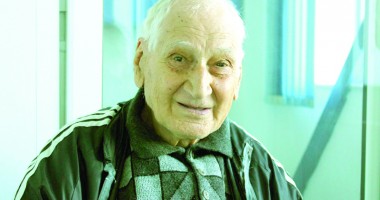 Stire din Sport : La 90 de ani, Traian Petcu a parcurs doi kilometri în 10 minute și 17 secunde!
