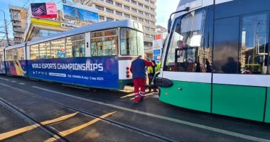 Stire din Eveniment : Tramvai scăpat de sub control, oprit de călători. Ce greșeală a făcut vatmanul