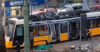 Stire din Actualitate : Un mort şi zeci de răniţi, după ce un tramvai a deraiat
