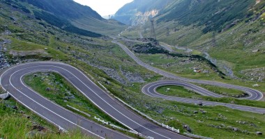 Stire din Eveniment : Trafic blocat pe Transfăgărășan din cauza alunecărilor de teren