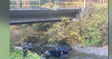 Stire din Eveniment : Șoferiță rănită, după ce a plonjat cu mașina într-un pârâu, pe Transfăgărășan