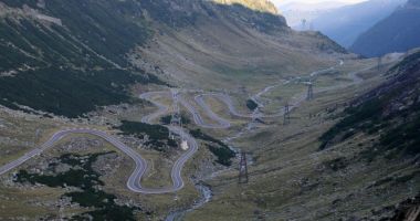 Stire din Eveniment : Circulația rutieră pe Transfăgărășan, între Piscu Negru și Cabana Bâlea Cascadă, se închide