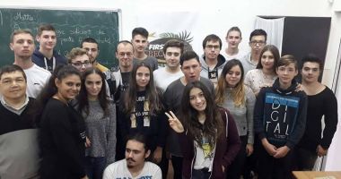 Stire din Cultură-Educație : Elevii Liceului "Ion Bănescu", în elita roboticii