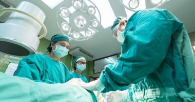 Stire din Social : Transplantul hepatic la fetița de cinci ani a fost realizat cu succes
