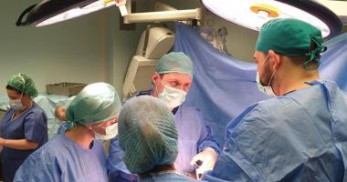 Stire din Sănătate : Poveste cu final fericit pentru o fetiţă de 10 ani. A primit o nouă șansă la viață