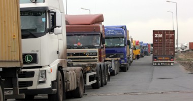 Transportatorii sunt furioși. Amenință că vor alimenta în afara țării!