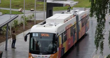 Stire din Economie : Primăriile, obligate să cumpere mijloace de transport electric