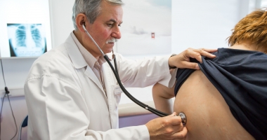 Stire din Sănătate : Tratament preventiv gratuit împotriva tuberculozei, oferit pacienților cu HIV