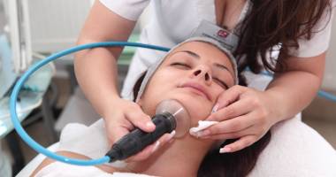Stire din Sănătate : Tratamentul cu botox repară ridurile dintre sprâncene și "laba gâștei"