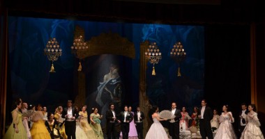 Stire din Cultură-Educație : Spectacol inedit la TNOB: Opera "Traviata", dirijată de un american