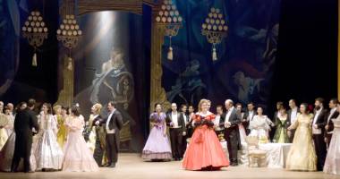 Stire din Cultură-Educație : "Traviata", la Festivalul Internațional  al Muzicii și Dansului