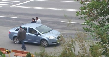 Stire din Eveniment : Încă două fetițe lovite de mașină pe trecerea de pietoni, la Călimănești