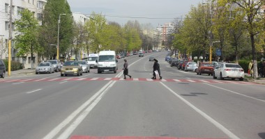 Stire din Eveniment : Copil de nouă ani, accidentat pe "zebră"