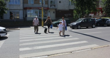 Stire din Eveniment : Mare atenție la trecerile de pietoni. Ce spun rutieriștii