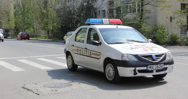 Stire din Eveniment : Accident rutier pe bd. Tomis. Două fete de 15 ani, lovite pe trecerea de pietoni