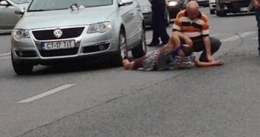 Stire din Eveniment : Accident rutier în Constanța. Femeie lovită pe trecerea de pietoni