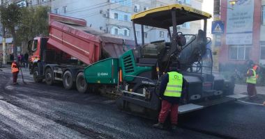 Stire din Politică-Administrație : Administrația locală reabilitează trecerea de pietoni din zona școlii "Spectrum"