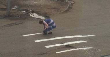 Nemulțumită de aglomerație, o femeie și-a făcut propria trecere de pietoni - 2