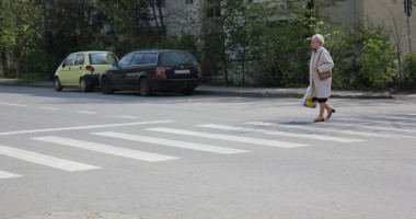 Stire din Eveniment : Cum răsar trecerile de pietoni pe șoselele Constanței