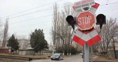 Stire din Eveniment : Cetățean turc, în comă după un accident rutier pe calea ferată! Mașina era furată