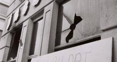 Imagini document / 25 DE ANI DE LA REVOLUȚIE - 22 decembrie 1989: Fuga lui Ceaușescu și zeci de mii de oameni în stradă, sub tiruri de gloanțe - 8