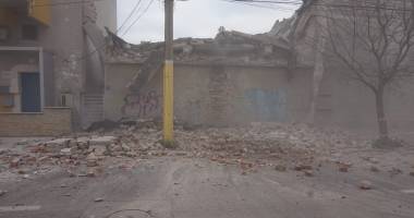 GALERIE FOTO ȘI VIDEO. CLĂDIRE DIN CONSTANȚA, PRĂBUȘITĂ PE TROTUAR / UPDATE - 4