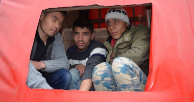 Stire din Eveniment : Imigranți din Afganistan, ascunși într-un TIR,  reținuți la Constanța